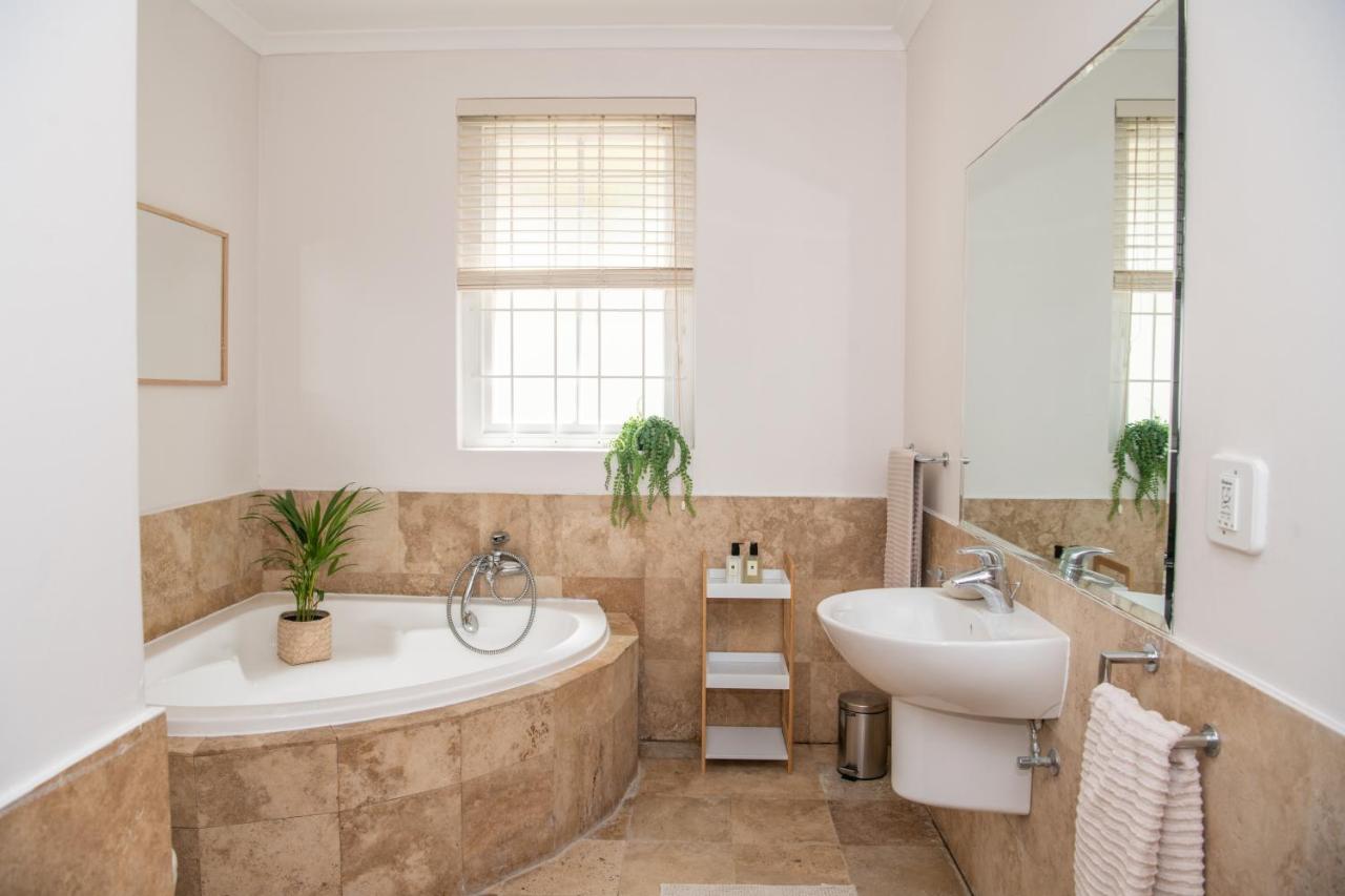 Camps Bay Guest Suite With Private Pool كيب تاون المظهر الخارجي الصورة